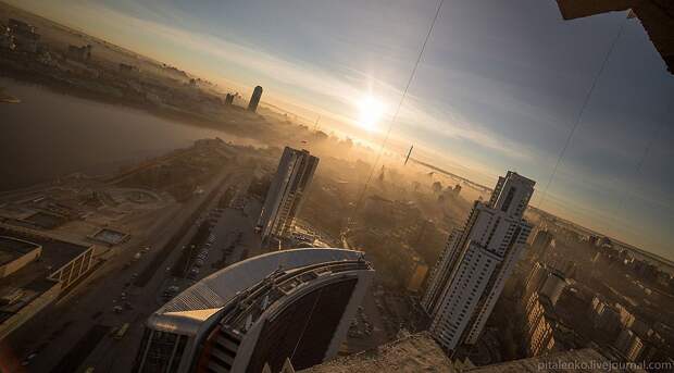 basejump08 Прыжок с башни Исеть: Высота 140 метров