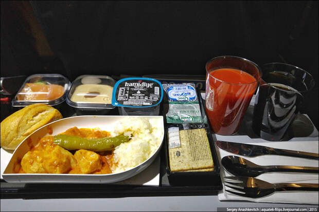 Что происходит с самолетной едой, которую не съели