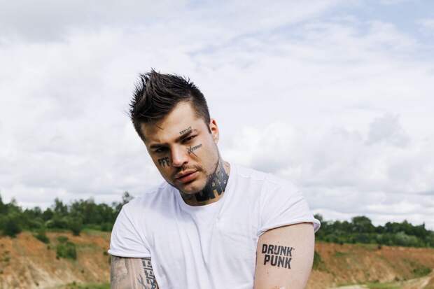 Продюсер Дзюник заявил, что нельзя делать шоу из алкоголизма