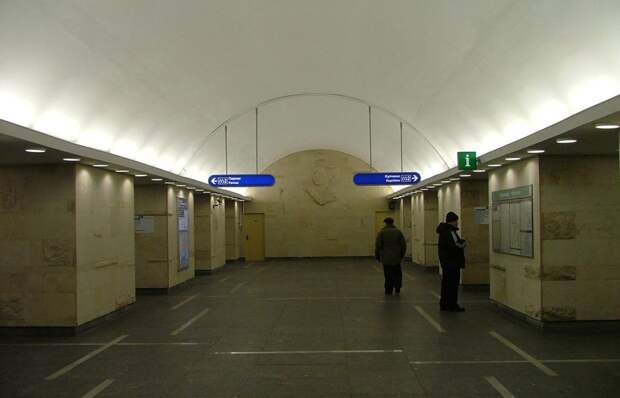 Станция метро «Горьковская» изменила режим работы из-за ремонта эскалатора