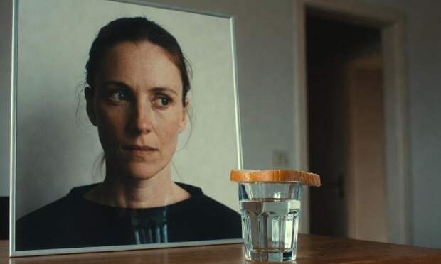 Почему еда перед фотографией усопшего вредит его душе