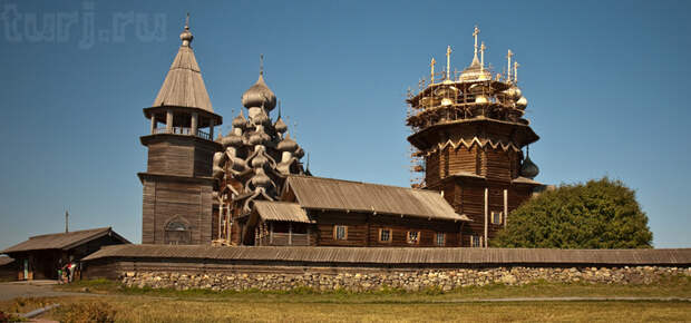Россия, Погост Кижи, Кижи, Покровская церковь, Преображенская церковь, музей под открытым небом, храмы Карелии, древнерусское деревянное зодчество, достопримечательности России