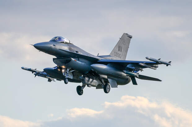 Первый F-16 летит на Украину. Наступление ВСУ получит прикрытие