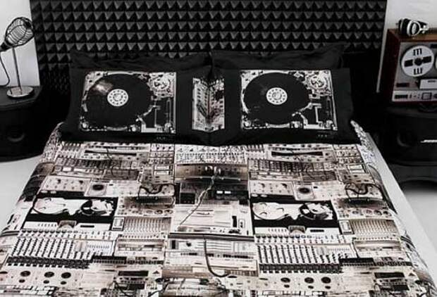 http://www.artfrank.ru/uploads/2/interier_blog/Diesel-Turntable-Bedding.jpg