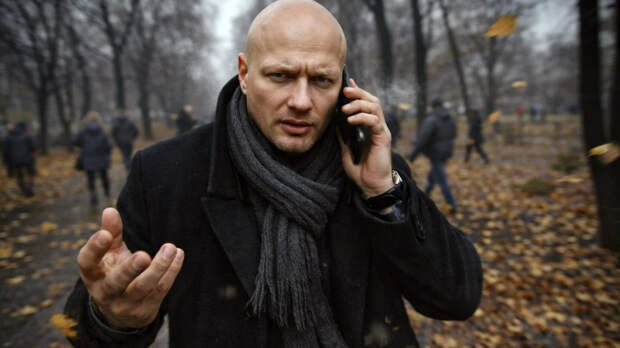 Актёр Никита Панфилов назвал "красные флаги" телефонных звонков от незнакомцев: "Положи трубку, расскажи близким"