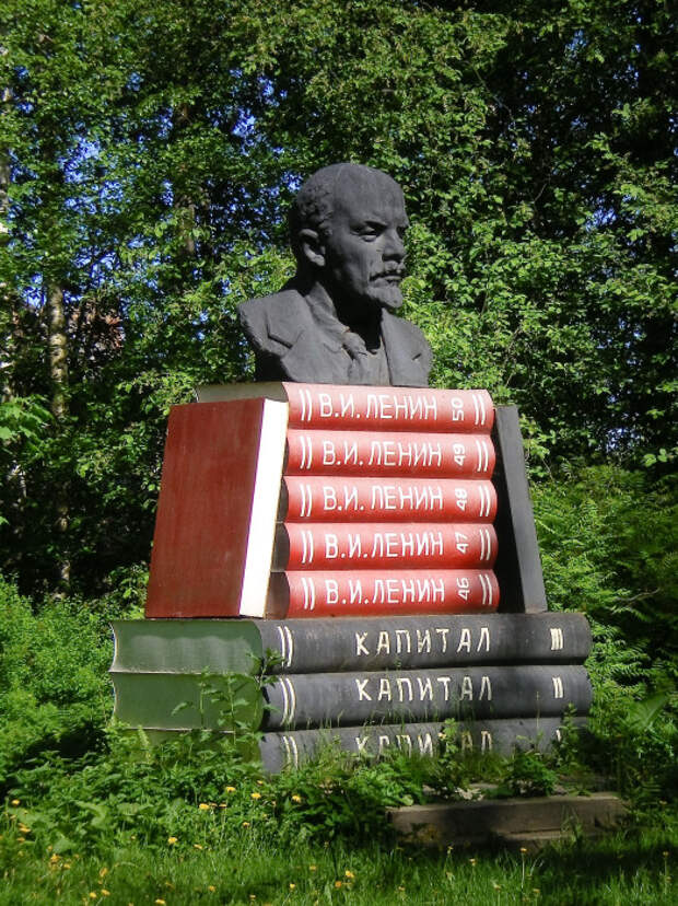 Самые странные памятники Ленину
