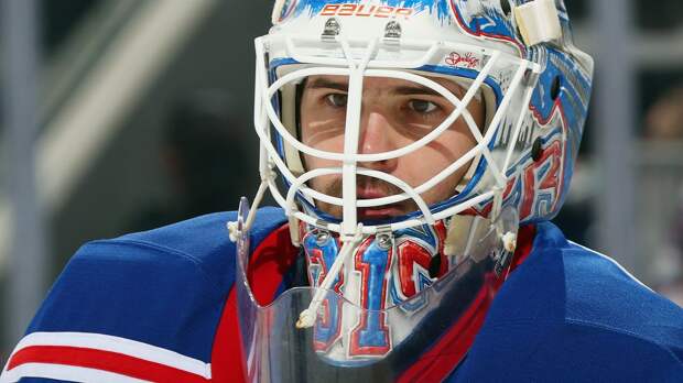 Русский вратарь подрался со шведом в НХЛ