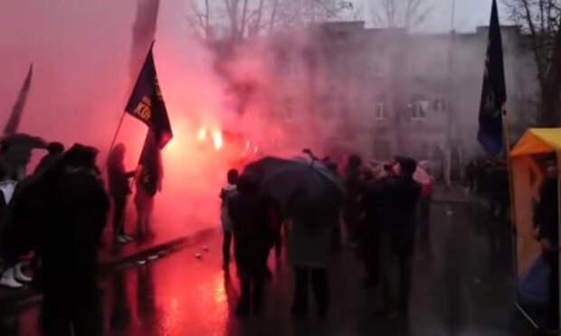 На Украине заполыхали консульства РФ