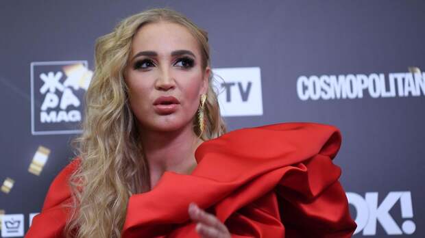 Бузова рассказала о конфликте на борту самолета