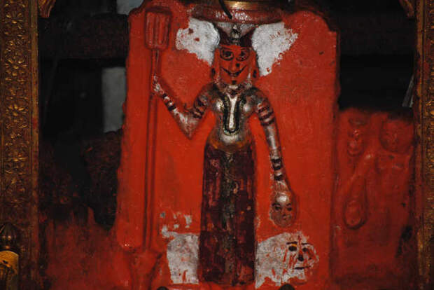Идол в храме Карни Мата. / Фото: www.guidewithme.com