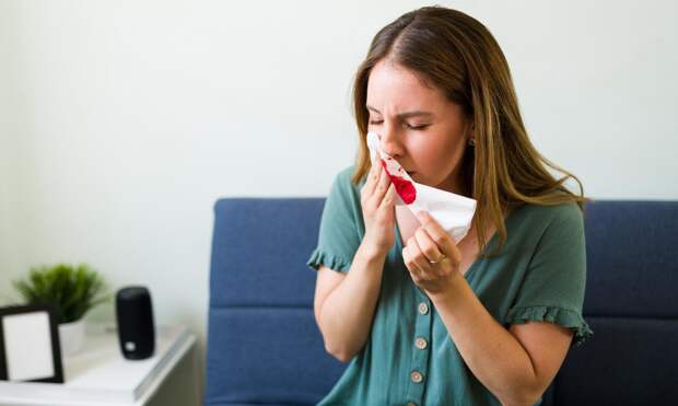 Пошла кровь из носа — съешьте лимон: что думают врачи о лайфхаке из соцсетей