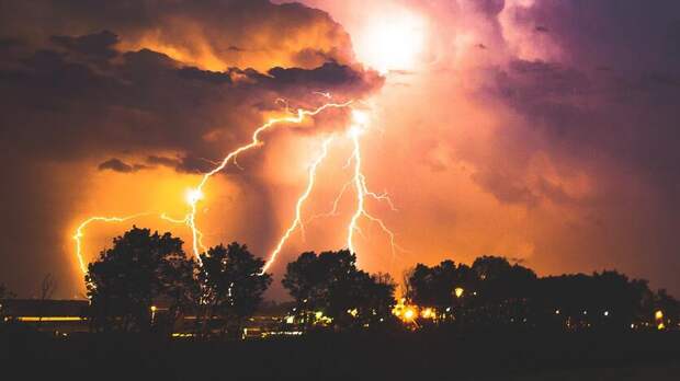 Адскую погоду с ливнями, грозами и градом стоит ждать жителям Ростовской области