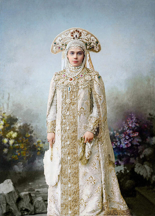 Гости костюмированного бала Романовых в раскрашенных фотографиях 1903 года