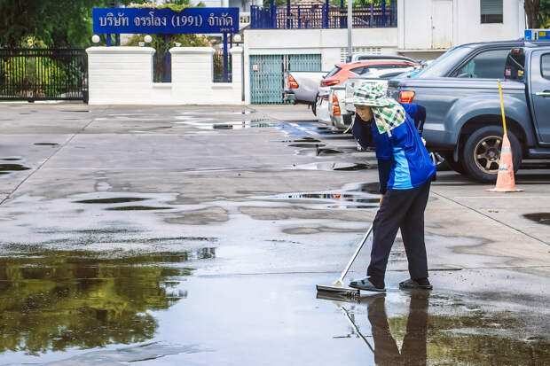 Россияне пожаловались на грязные пляжи на популярном курорте Азии