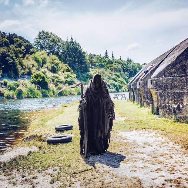 Смерть с косой напоминает в Новой Зеландии: будьте осторожны в воде! Instagram, вода, креатив, предупреждение, смерть, смерть с косой