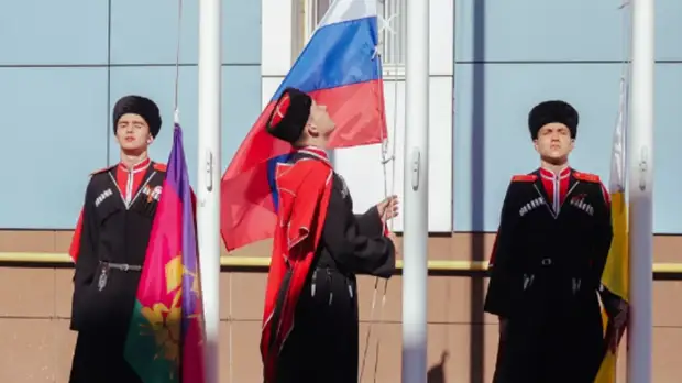 Новости образования: в школах Кубани пели гимн, а с 2023 года школы перейдут на отечественный аналог Microsoft