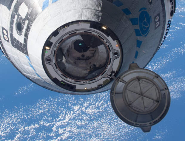 Система стыковки NASA на «Старлайнере». Credit: NASA.