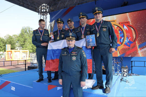 Глава МЧС России поприветствовал участников и наградил победителей международных соревнований кубками и дипломами
