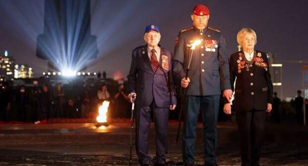 Военнослужащие из Балашихи присоединились к акции «Свеча памяти» у Музея Победы в Москве