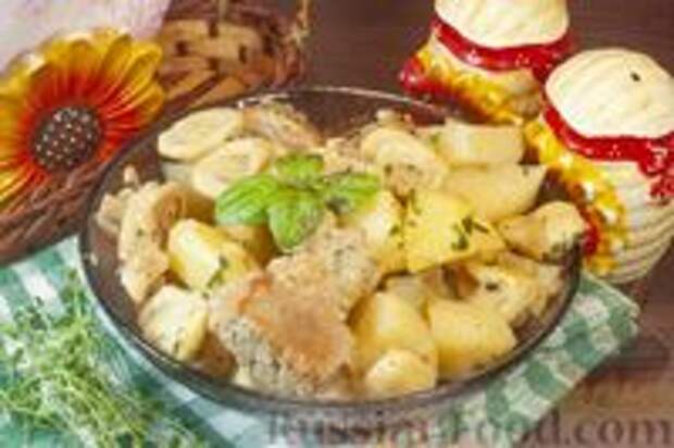 Фото к рецепту: Тушёный картофель с мясом, запечённый с галушками на кефире
