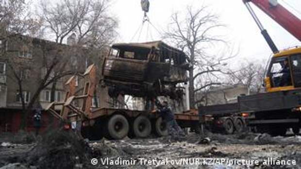 Путч, миротворцы, сигнал Путина перед Женевой: СМИ ФРГ — о Казахстане