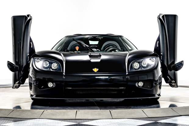 Гиперкар Koenigsegg 2008 года с механической коробкой передач