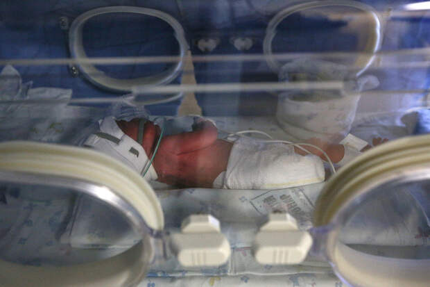 «Уборщица спасла моего ребенка». Что говорят родители и врачи о массовой гибели младенцев в роддоме Новокузнецка