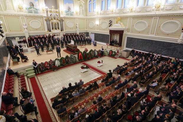 В Петербурге началось прощание с народным артистом СССР Владиславом Чернушенко