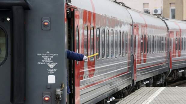 Прерванное после обрушения моста движение поездов в Крыму восстановят к 11:00