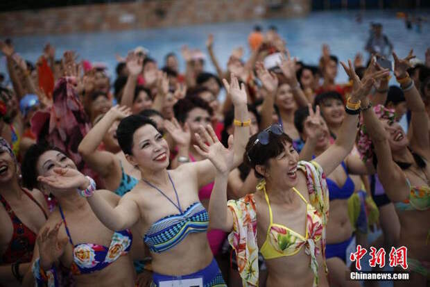 Фото: конкурс бикини среди китайских бабушек