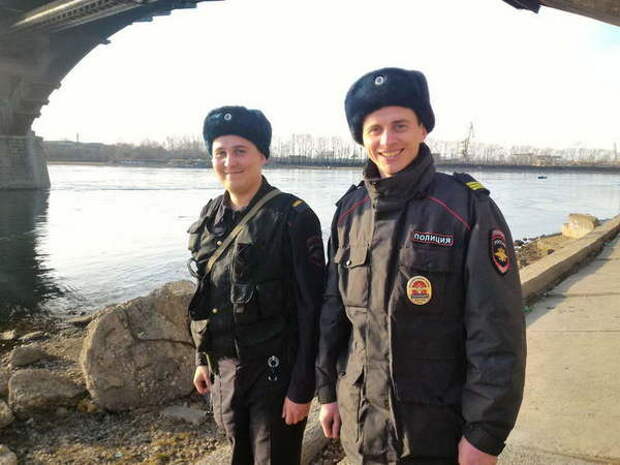 В Иркутске полицейский бросился в ледяную воду, чтобы вытащить спрыгнувшую с моста девушку иркутск, полиция, спасение