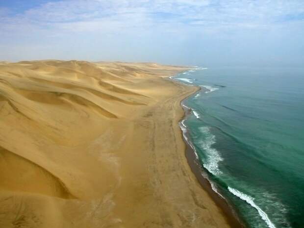 Национальный парк Берег скелетов в Намибии (Skeleton Coast Park)