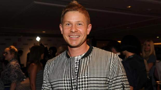 Митя Фомин рухнул со сцены во время концерта: «Погода не оставила шансов»