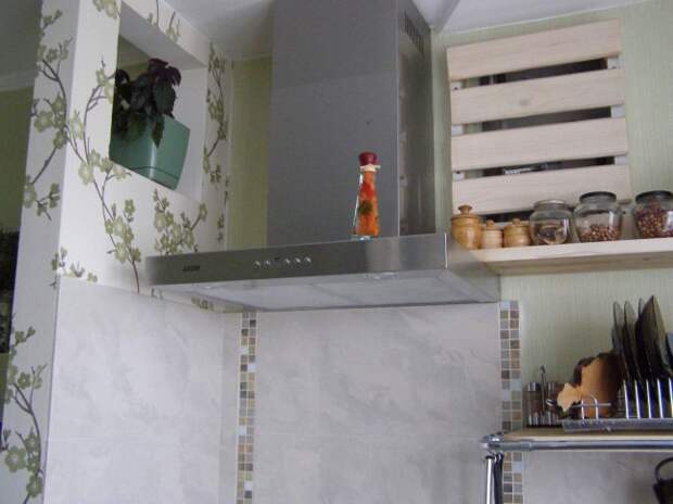 Оригинальный дизайн П-образной кухни 13 кв.м в эркере (17 фото)