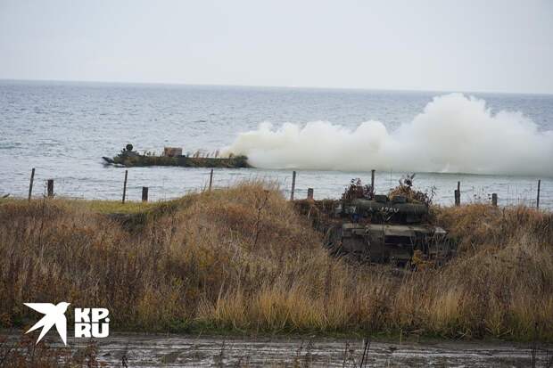 Военные учения на Сахалине: "вражеский десант" уничтожили танки, артиллерия и пехота