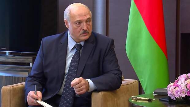 "Чем ещё удивит сегодняшний день?": Украинские СМИ "лишили" Лукашенко должности