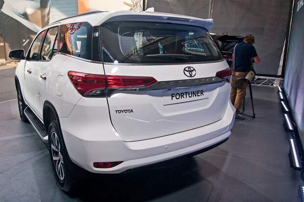 Toyota Fortuner 2017-2018-2-min