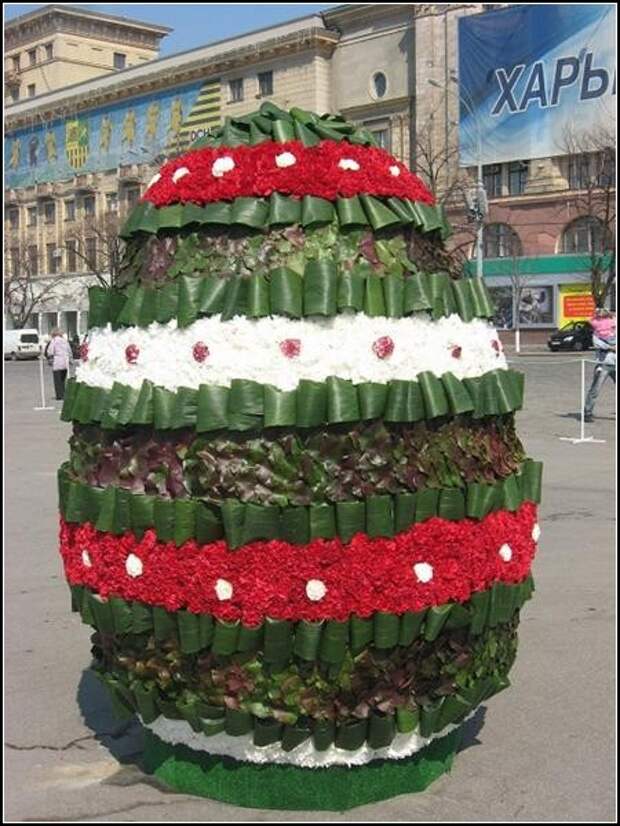 Цветочные скульптуры к Пасхе. Харьков