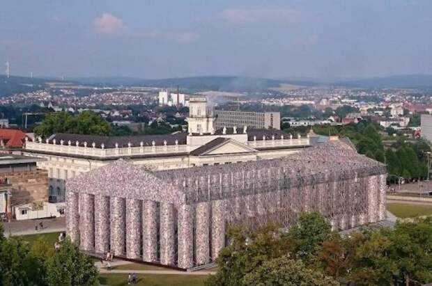 Копия Парфенона из 100 тысяч книг (11 фото)