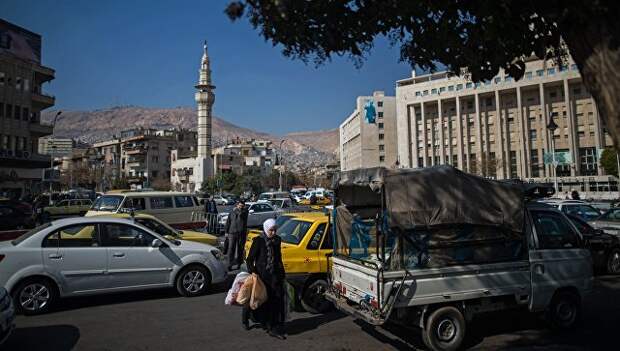Прохожие на улице в Дамаске. Архивное фото