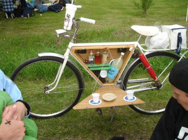 Велосипед со встроенным мини-баром.