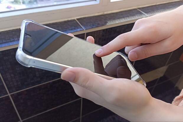 Психолог Гладких объяснила, зачем люди шлют тупые мемы и смешные гифки