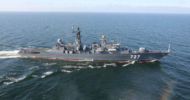 Опубликовано видео опасного сближения эсминца ВМС США и российского корабля