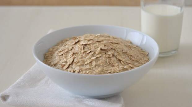 Овернайт овсянка – сытный полезный завтрак, который можно приготовить с вечера