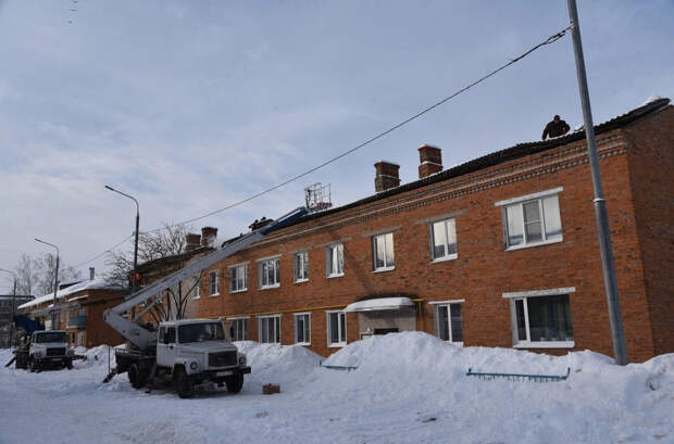 В Подмосковье крыша многоквартирного дома рухнула под тяжестью снега