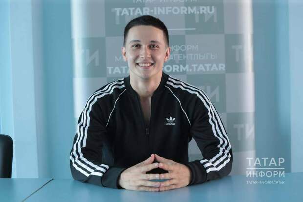 «Мәңге җырларга бирмәс иде» - Айрат Закиров Вадим Захаровтан китүенә шат булуын әйтте