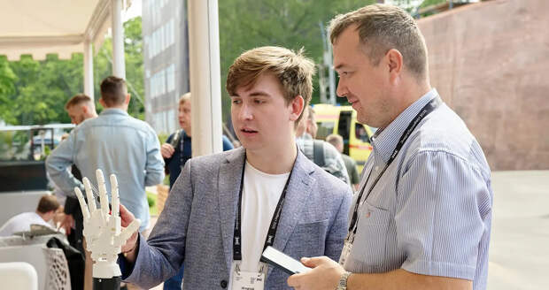 Разработчик роботизированной руки-манипулятора рассказывает о своем стартапе на «ЭнергоТехноФесте»