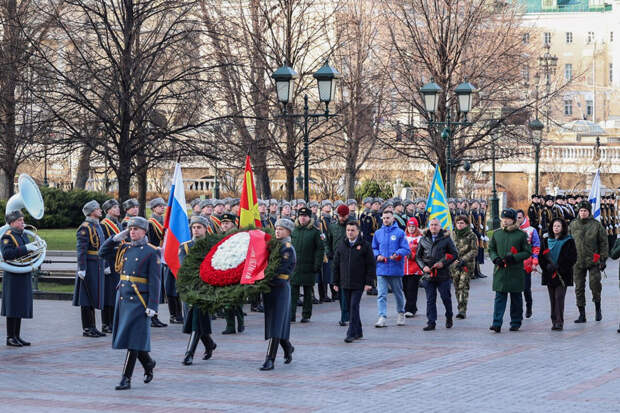 Глава Подмосковья провел встречу с героями СВО и волонтерами