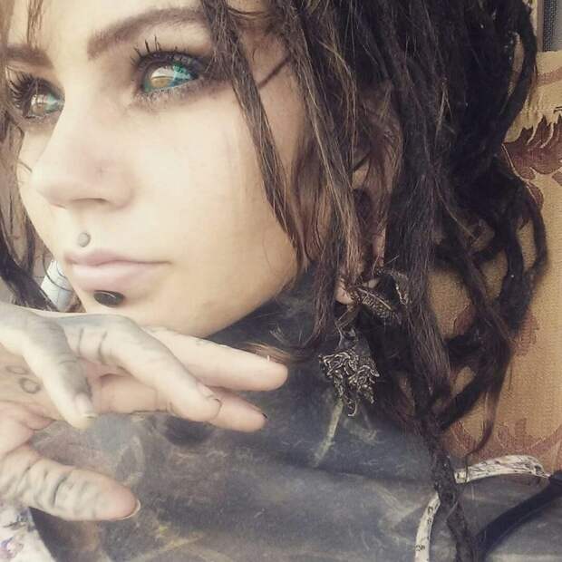 Люди, которые намеренно себя уродуют (26 фото) Люди, которые намеренно себя уродуют (26 фото)