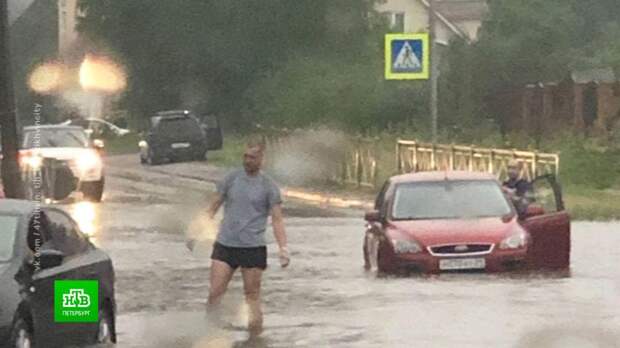 В Тихвине ликвидируют последствия мощного ливня